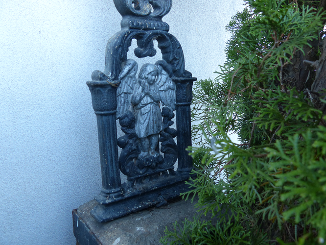 Flurkreuz in Kugelrad