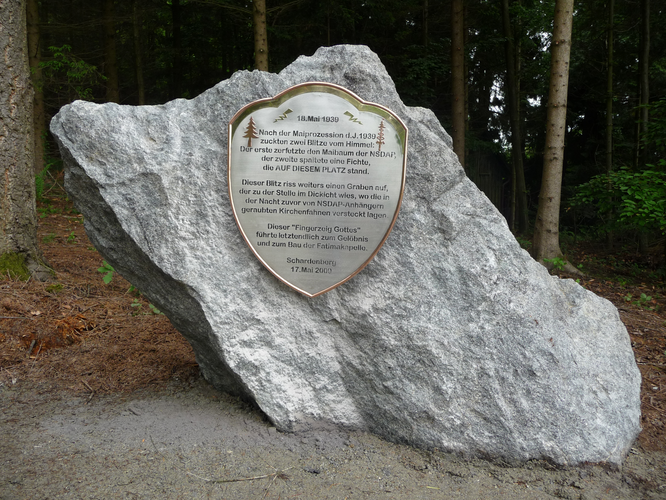 Gedenkstein im Fronwald