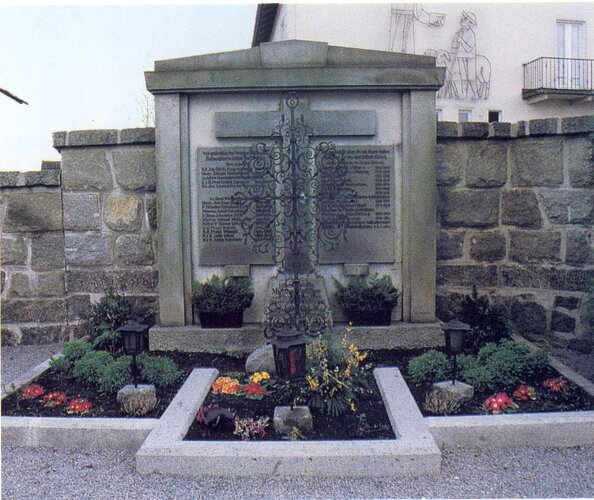 Epitaph - Priestergrab