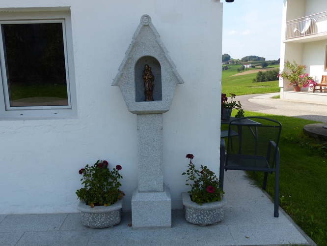 Granitpfeiler Bauer Mathis, Straß