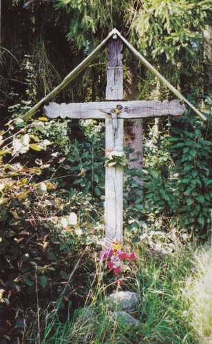 Kreuz im Brunnenschutzgebiet