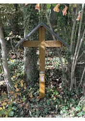 Gedenkkreuz an der Staningerstraße