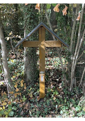 Gedenkkreuz an der Staningerstraße