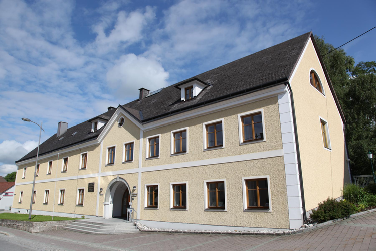 Pfarrhof - Purschka-Gedenktafel