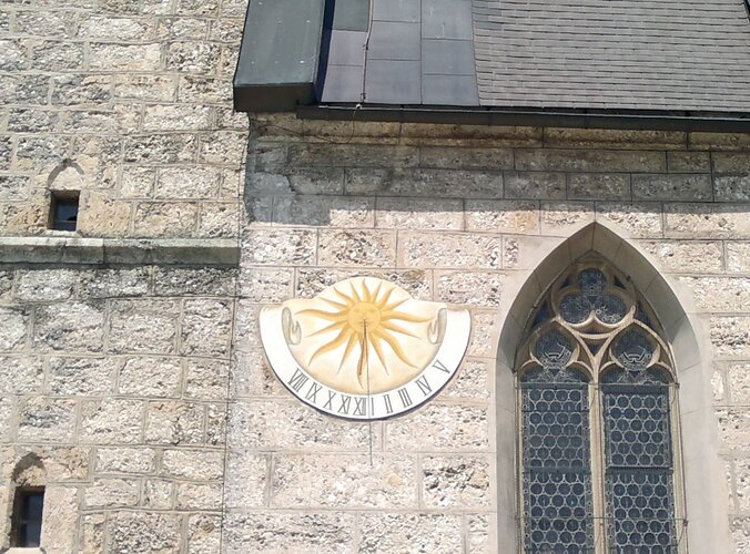 Pfarrkirche Wolfern - Sonnenuhr