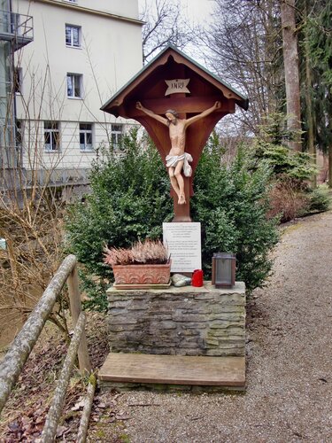 Holzkreuz im Kurpark