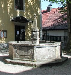 Brunnen im Schlosshof