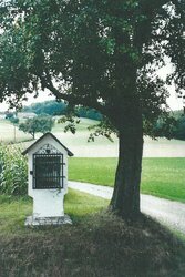 Schiefer Kreuzstöckl abgekommen