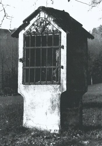 Schiefer Kreuzstöckl abgekommen