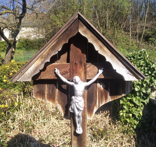 Kreuz im Pfarrergarten