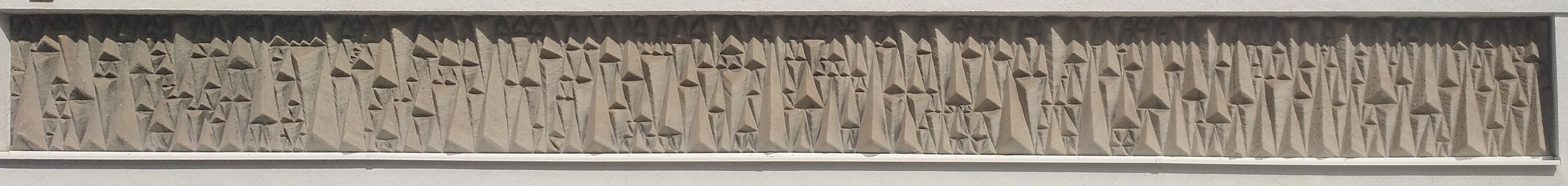 Haus Volksschule - Keilschrift Fries