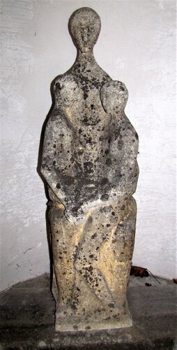 Gedenkplastik Altgräfin Antoinette Salm - R. mit Töchter - Salettlturm