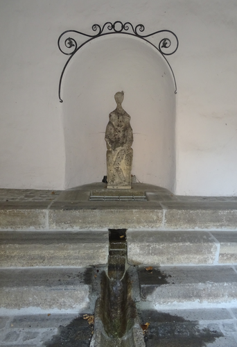 Gedenkplastik Altgräfin Antoinette Salm - R. mit Töchter - Salettlturm