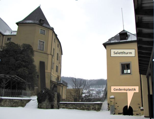 Gedenkplastik Altgräfin Antoinette Salm - R. mit Töchter - Salettlturm