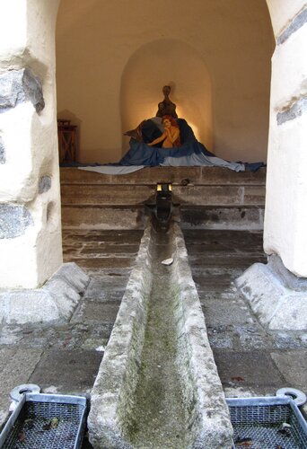 Gedenkplastik Altgräfin Antoinette Salm - R. mit Töchter - Salettlturm