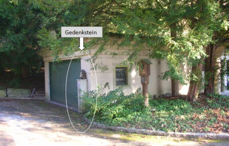 Gedenkstein Altgräfin Antoinette Salm - Reifferscheidt mit Töchter - Wohnhaus Salm