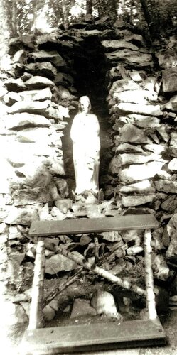 Lourdes Grotte im Schlosspark
