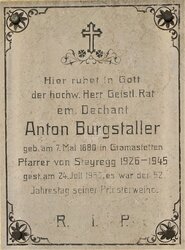 Stadtpfarrkirche 05 - Priestergrabtafel Anton Burgstaller