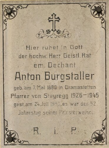 Stadtpfarrkirche 05 - Priestergrabtafel Anton Burgstaller