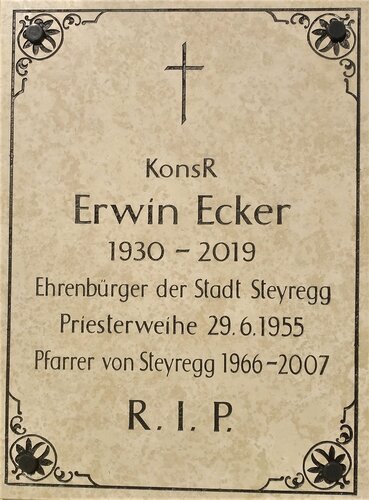 Stadtpfarrkirche 10 - Priestergedenktafel Erwin Ecker