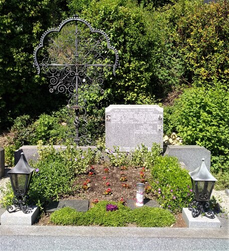 Stadtpfarrkirche 10 - Priestergedenktafel Erwin Ecker