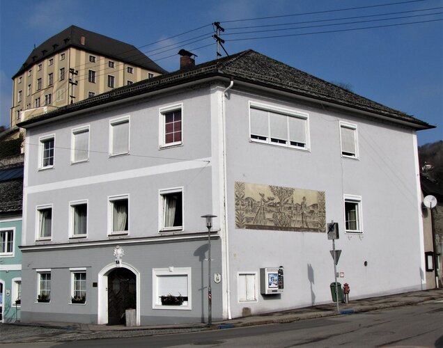 Haus Eder - Hausbild - Tor - Ornamentik