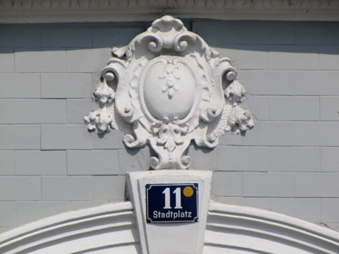 Haus Eder - Hausbild - Tor - Ornamentik