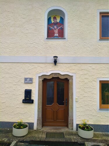 Haus vlg. Kronesberger - Hausnische - Tür nordseitig