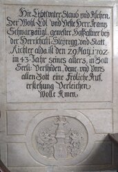 Stadtpfarrkirche - Säule 02 - Grabtafel Franz Schwarzäugl - innen