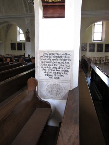 Stadtpfarrkirche - Säule 02 - Grabtafel Franz Schwarzäugl - innen