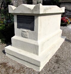 Sarkophag Gräfin von Mier