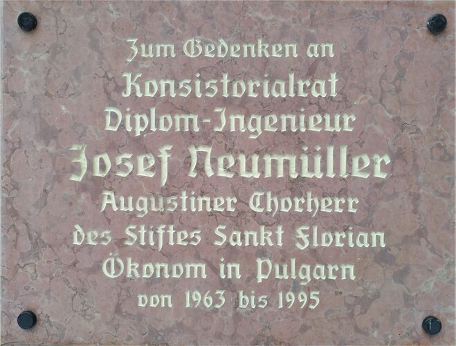 Klosterkirche Pulgarn 06 - Gedenktafel Chorherr DI Josef Neumüller