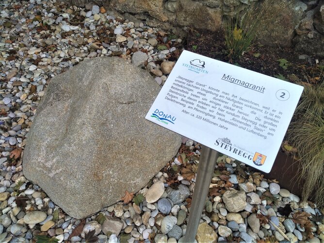 Steingarten Steyregg - (02) Migmagranit