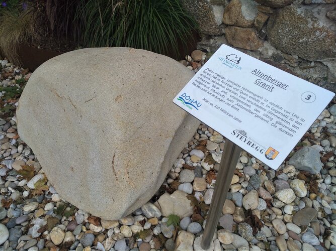 Steingarten Steyregg - (03) Altenberger Granit