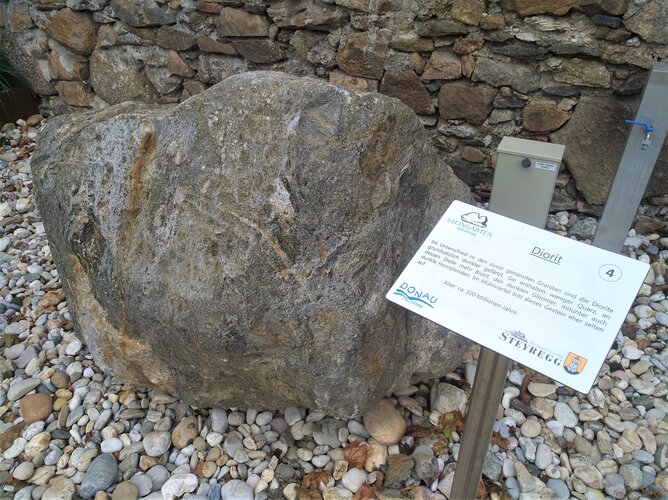 Steingarten Steyregg - (04) Diorit