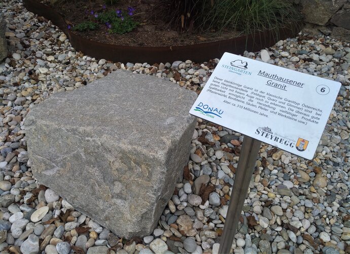 Steingarten Steyregg - (06) Mauthausener Granit