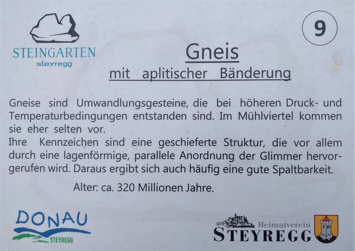 Steingarten Steyregg - (09) Gneis mit aplitischer Bänderung