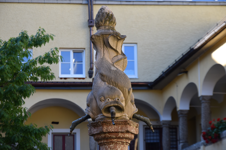 Brunnen im Arkadenhof
