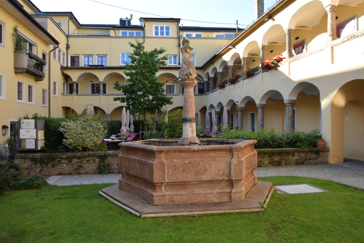 Brunnen im Arkadenhof