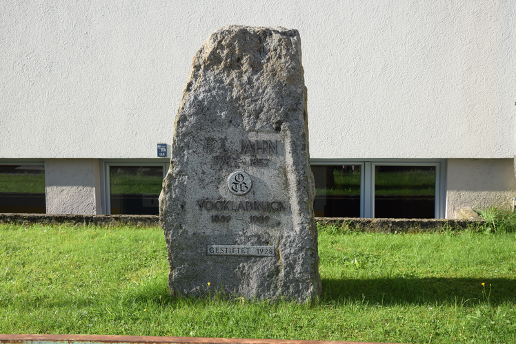 Jahn-Gedenkstein