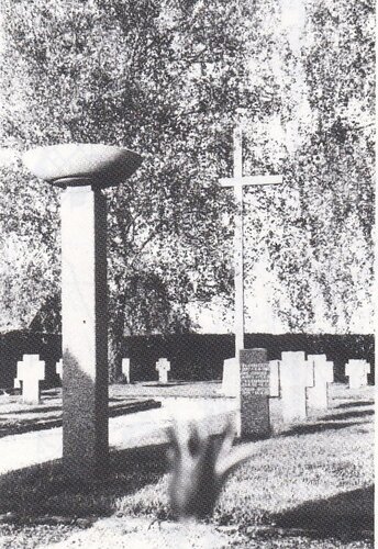 Schöndorfer - Kriegerfriedhof, Kriegerdenkmal