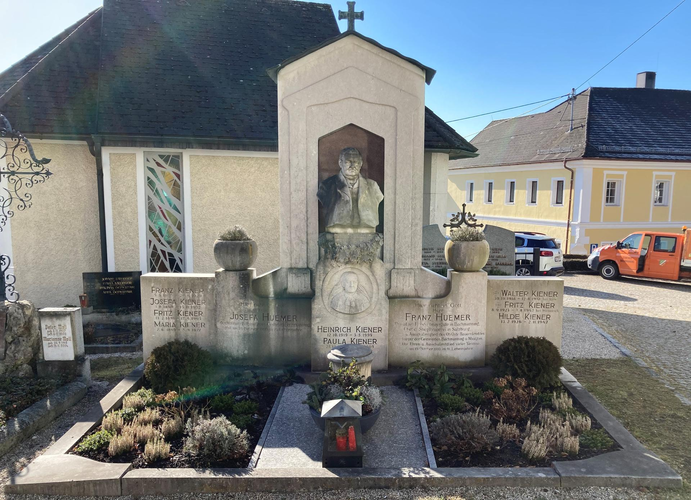 Grabmal Franz Huemer