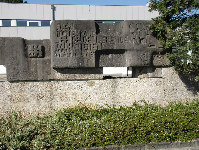 Kriegerdenkmal beim neuen Friedhof