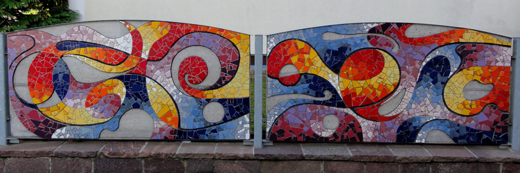 Mosaikgartenzaun in der Welser Straße 15