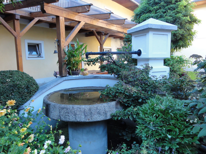 Brunnen in Hof 1