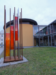 Glasart vor der Musikschule