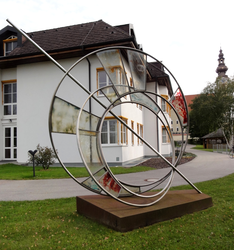 Glasskulptur, Welser Straße 7