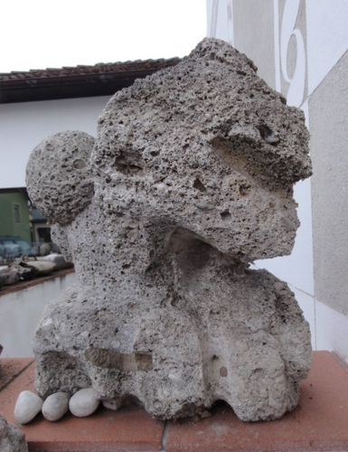 Fliederstraße 13 - Steinplastiken