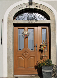 Hochhauser - Haustür 