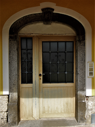 Unterkapshammergut - Haustür und Lüftungsöffnungen